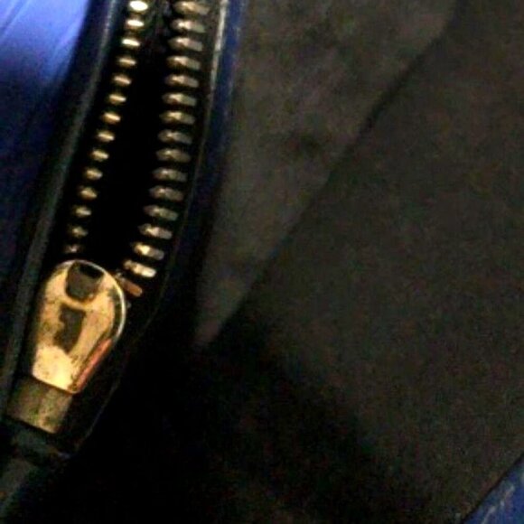 Salvatore Ferragamo Leather Gancini Long Black Bi-Fold Wallet – Luxury, Timeless - Picture 13 of 17